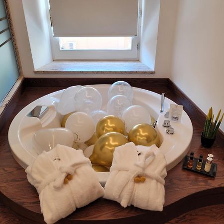 Palazzo Ferrucci Luxury Suites Каляри Екстериор снимка