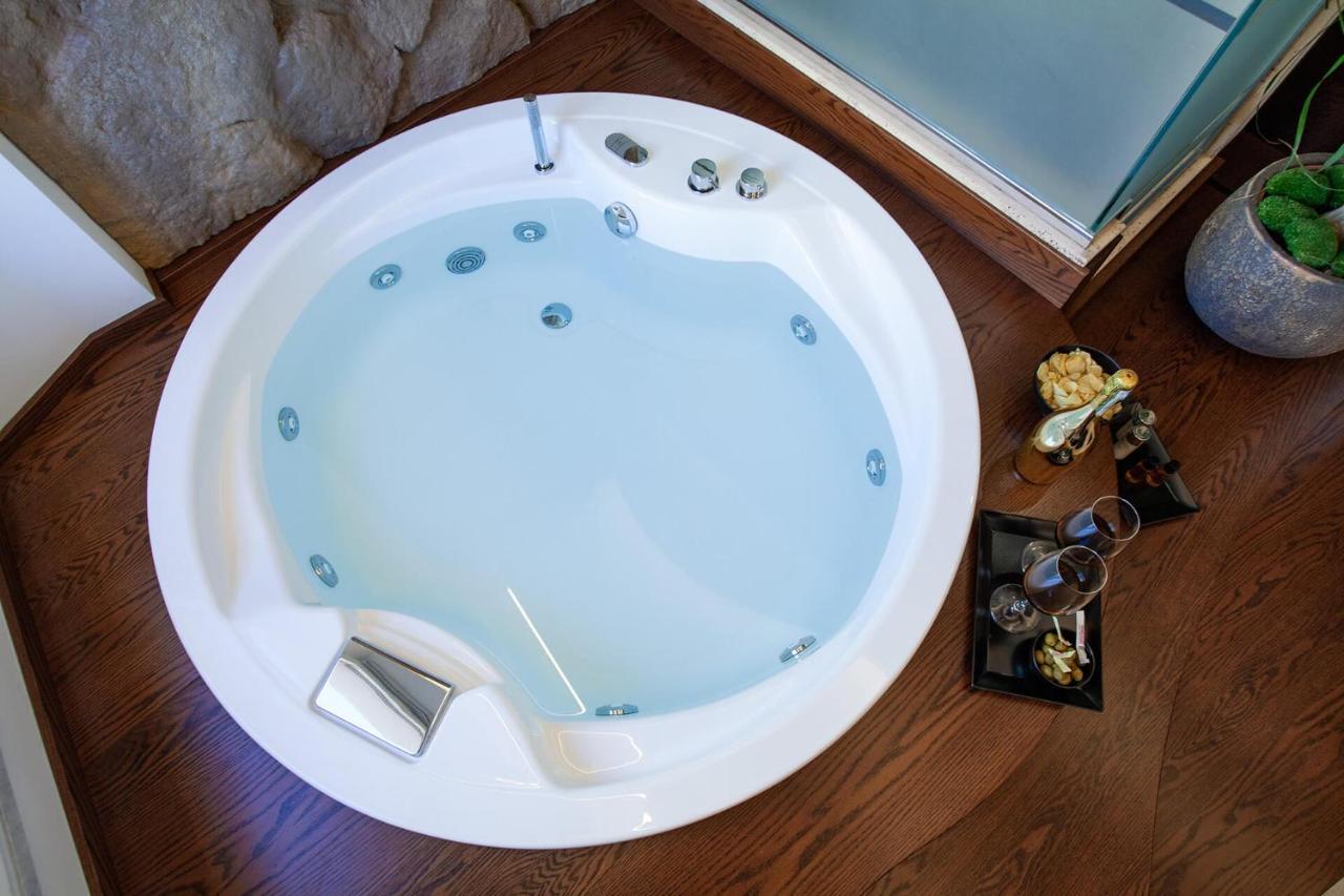 Palazzo Ferrucci Luxury Suites Каляри Екстериор снимка