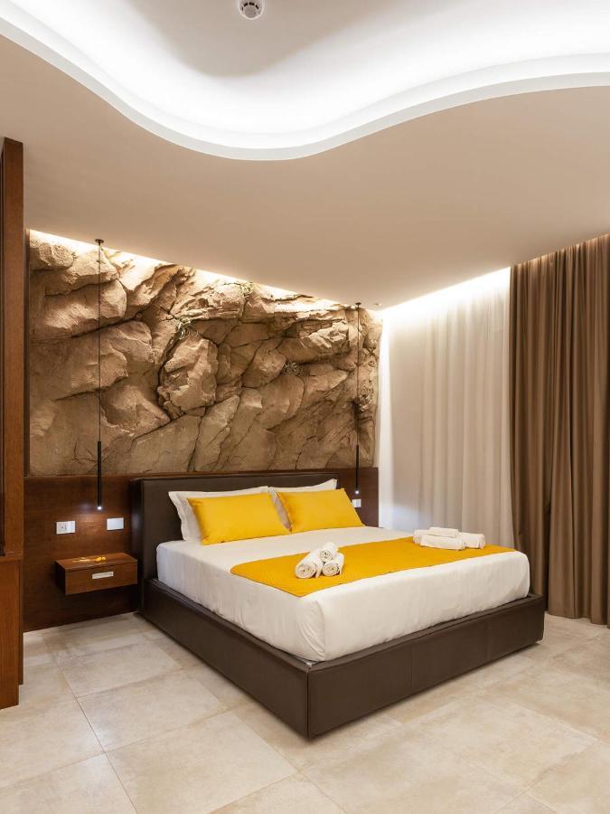 Palazzo Ferrucci Luxury Suites Каляри Екстериор снимка