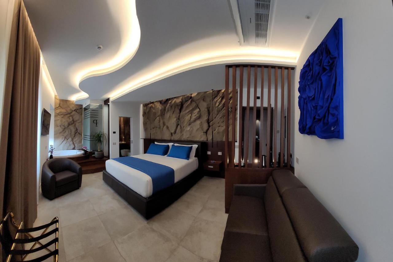 Palazzo Ferrucci Luxury Suites Каляри Екстериор снимка