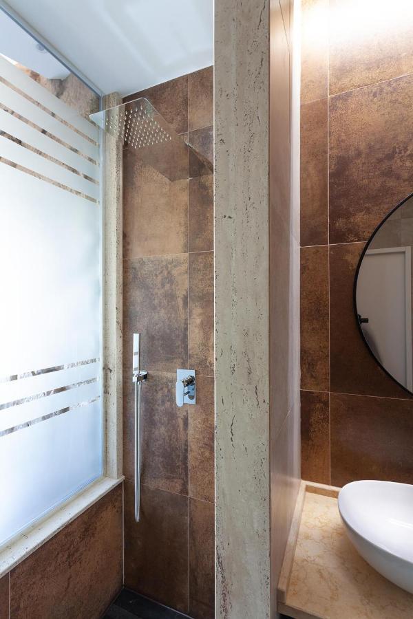 Palazzo Ferrucci Luxury Suites Каляри Екстериор снимка