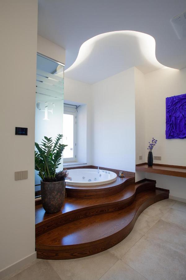 Palazzo Ferrucci Luxury Suites Каляри Екстериор снимка