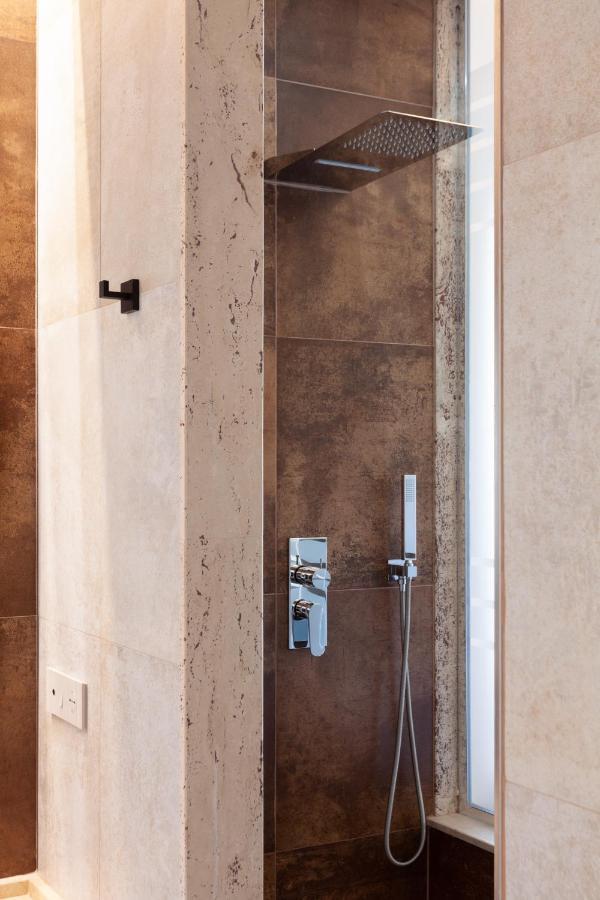 Palazzo Ferrucci Luxury Suites Каляри Екстериор снимка