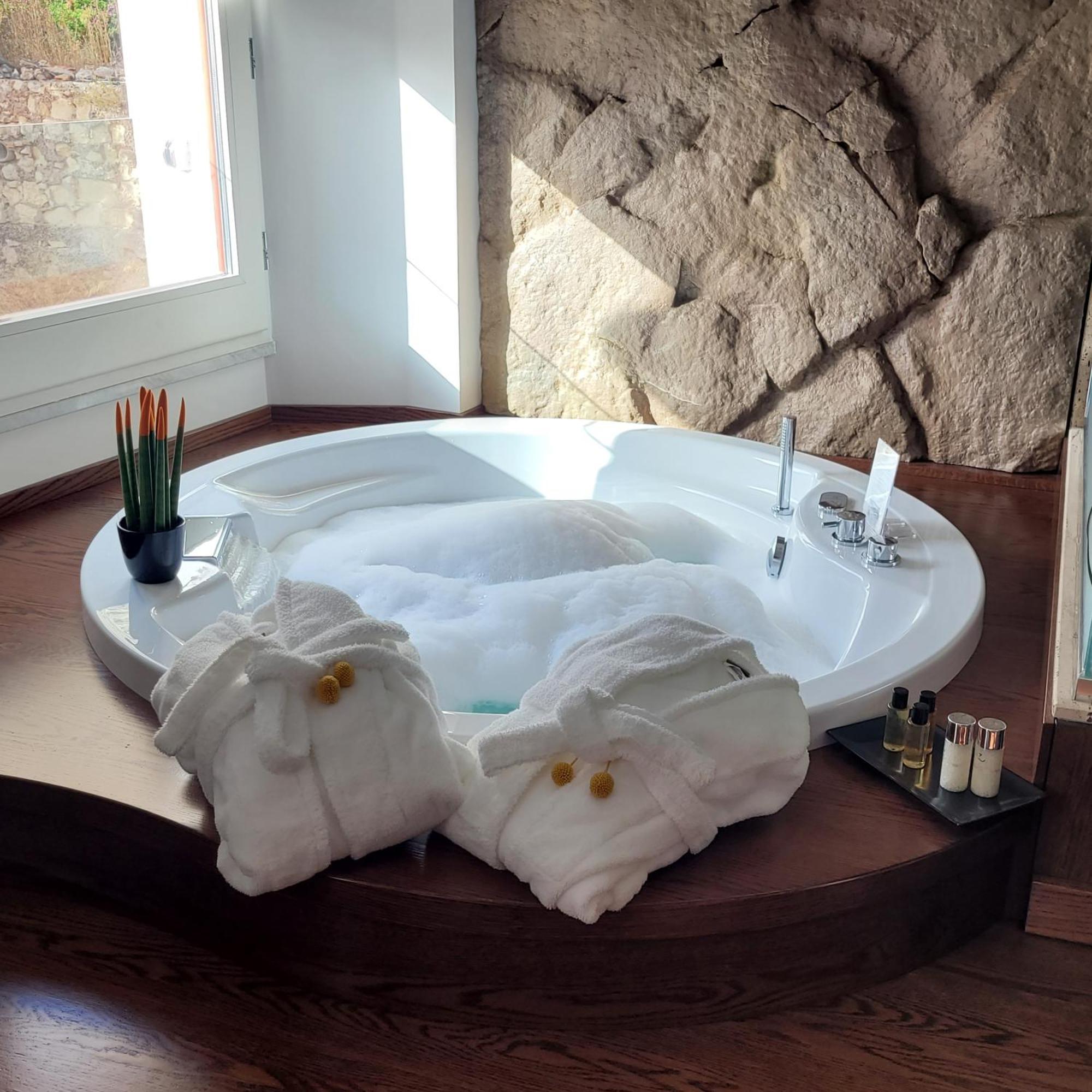 Palazzo Ferrucci Luxury Suites Каляри Екстериор снимка