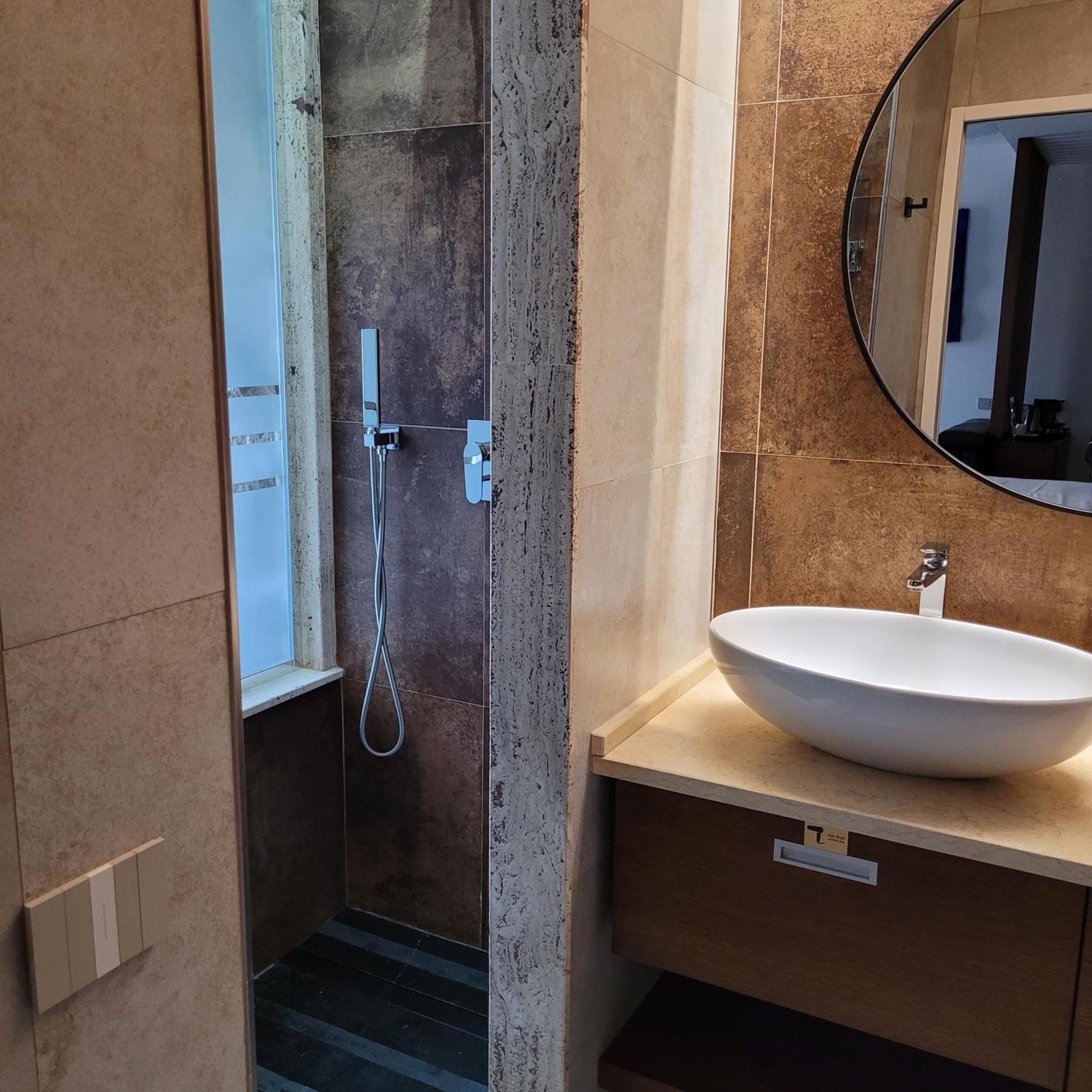 Palazzo Ferrucci Luxury Suites Каляри Екстериор снимка