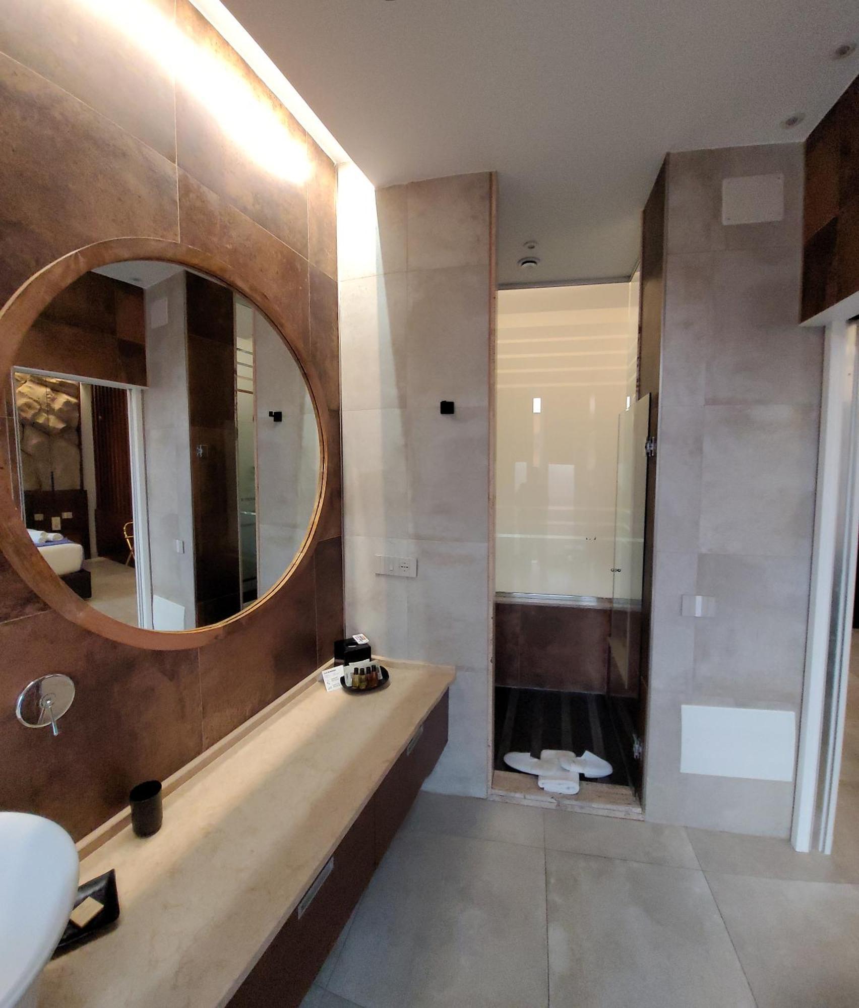 Palazzo Ferrucci Luxury Suites Каляри Екстериор снимка